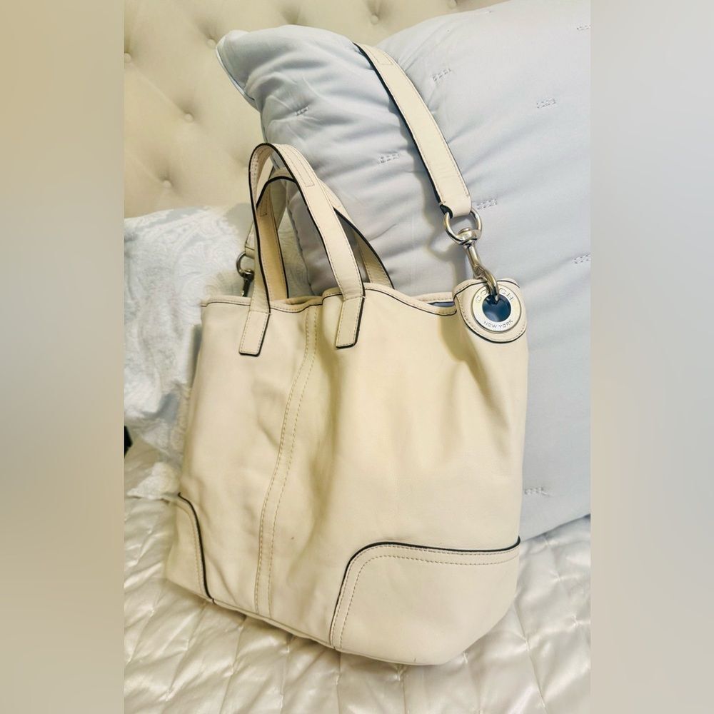 Coach Cream Shoulder Bag - Picture 8 of 16